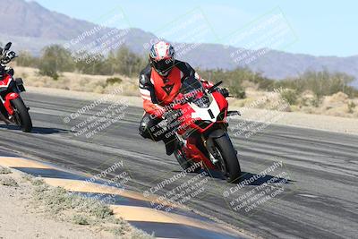 media/Dec-04-2025-Racers Edge (Thu) [[5ebc9f124d]]/3-B Group/3-Session 2 (Turn 7 Inside)/